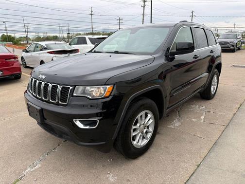 Diamond Black Crystal Pearlcoat 2019 Jeep Grand Cherokee Laredo