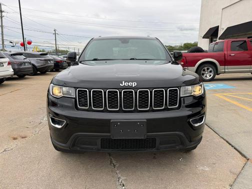 Diamond Black Crystal Pearlcoat 2019 Jeep Grand Cherokee Laredo