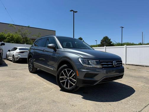 Platinum Gray Metallic 2021 Volkswagen Tiguan 2.0T SE R-Line Black 4MOTION