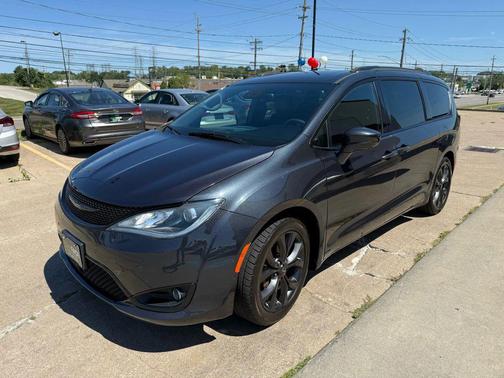 Maximum Steel Metallic Clearcoat 2019 Chrysler Pacifica Touring-L Plus