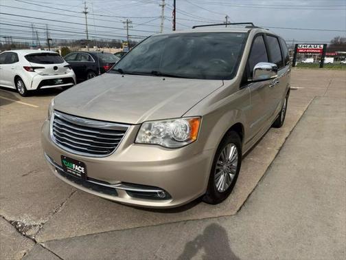 2016 Chrysler Town & Country Touring-L