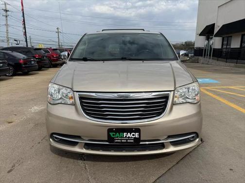 2016 Chrysler Town & Country Touring-L
