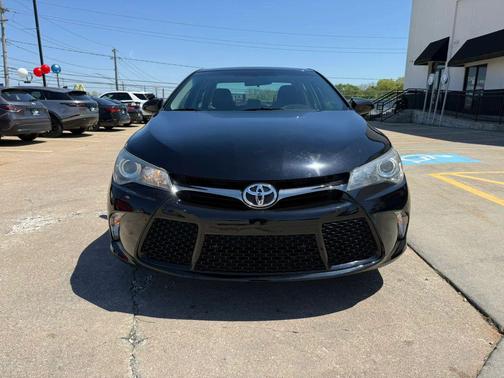 Midnight Black Metallic 2016 Toyota Camry SE