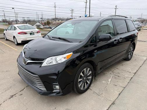 2019 Toyota Sienna XLE