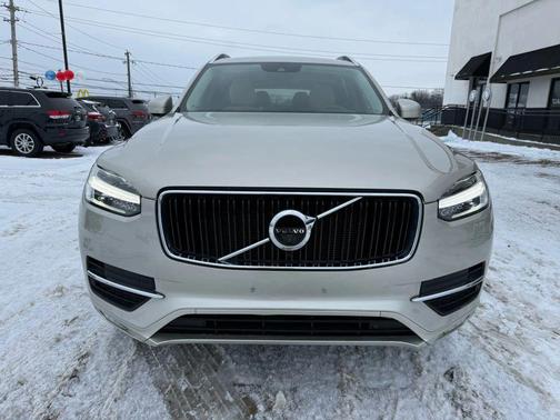 2016 Volvo XC90 T6 Momentum