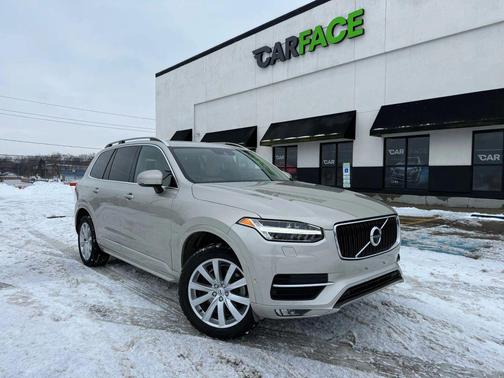 2016 Volvo XC90 T6 Momentum