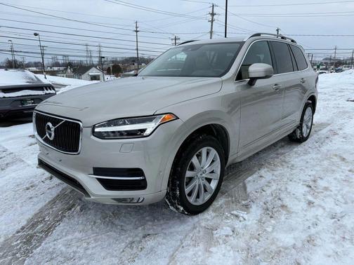 2016 Volvo XC90 T6 Momentum