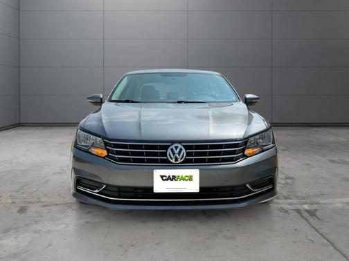 Platinum Gray Metallic 2019 Volkswagen Passat 2.0T Wolfsburg Edition