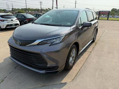 2021 Toyota Sienna LE
