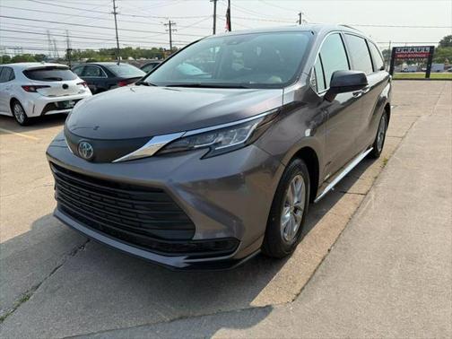 2021 Toyota Sienna LE