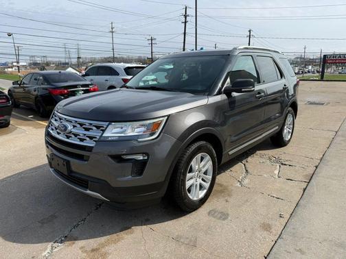 Magnetic Metallic 2019 Ford Explorer XLT