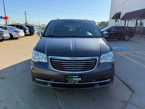 2016 Chrysler Town & Country Limited