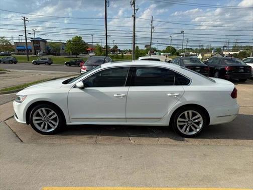 2017 Volkswagen Passat 1.8T SEL Premium