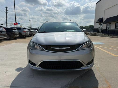 Billet Silver Metallic Clearcoat 2020 Chrysler Pacifica Touring-L Plus