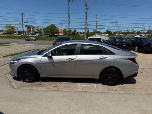 2021 Hyundai ELANTRA SEL