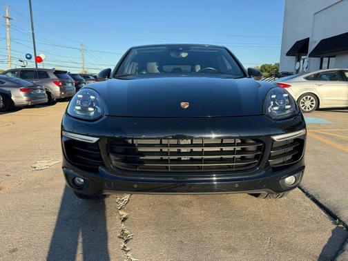 2017 Porsche Cayenne Platinum Edition