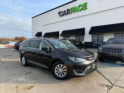 2018 Chrysler Pacifica Touring-L