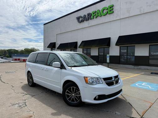 White Knuckle Clearcoat 2017 Dodge Grand Caravan SXT