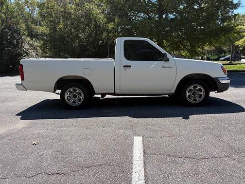 2000 Nissan Frontier XE