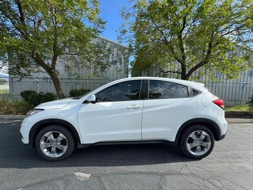 White 2022 Honda HR-V LX