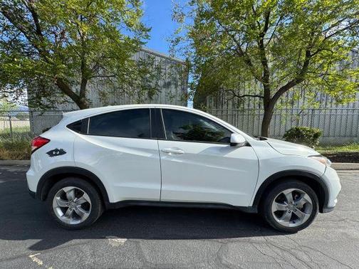 White 2022 Honda HR-V LX