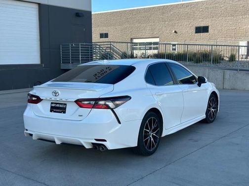 White 2021 Toyota Camry SE