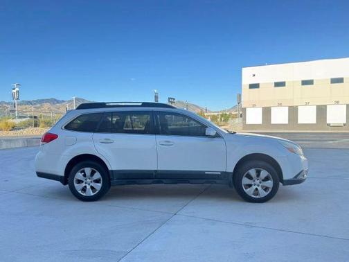 Satin White Pearl 2011 Subaru Outback 2.5i Premium
