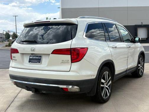 White 2017 Honda Pilot Elite