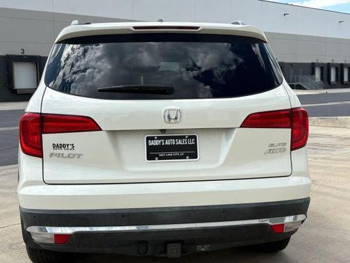 White 2017 Honda Pilot Elite