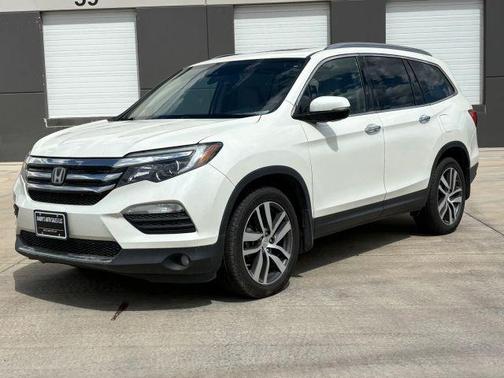 White 2017 Honda Pilot Elite
