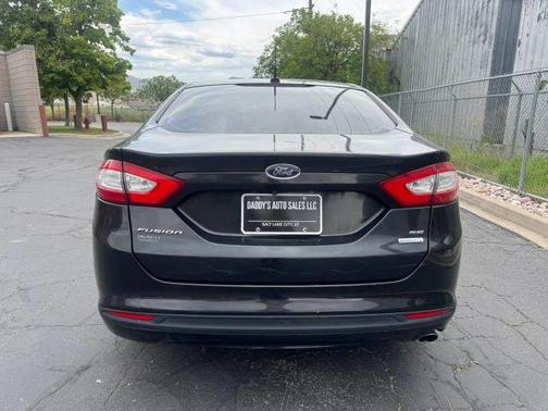 Gray 2013 Ford Fusion SE
