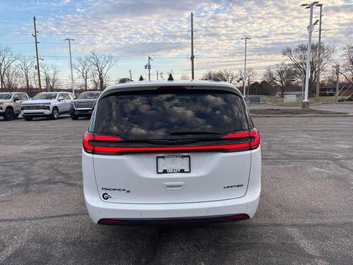 2025 Chrysler Pacifica Limited