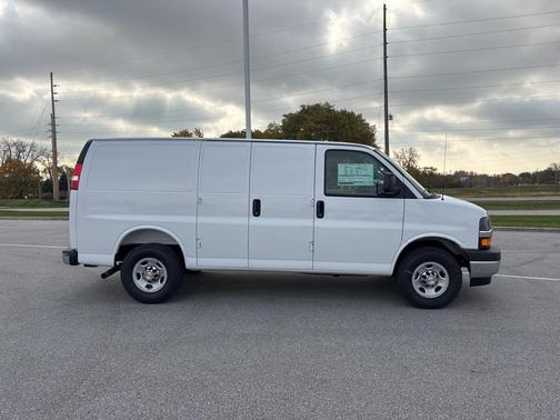 2025 Chevrolet Express 2500 RWD 2500 Regular Wheelbase WT