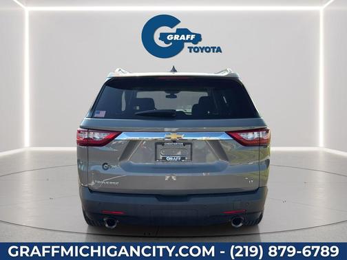 Pepperdust Metallic 2018 Chevrolet Traverse LT Cloth