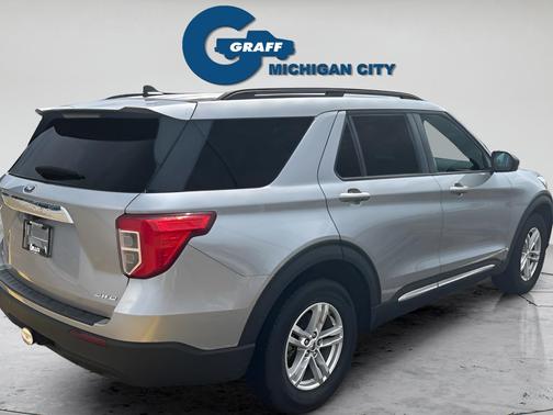 ICONIC SILVER METALLIC 2024 Ford Explorer XLT