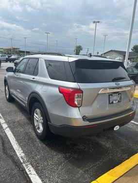 ICONIC SILVER METALLIC 2024 Ford Explorer XLT