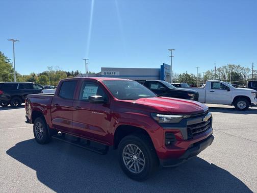 Radiant Red Tintcoat 2026 Chevrolet Colorado LT