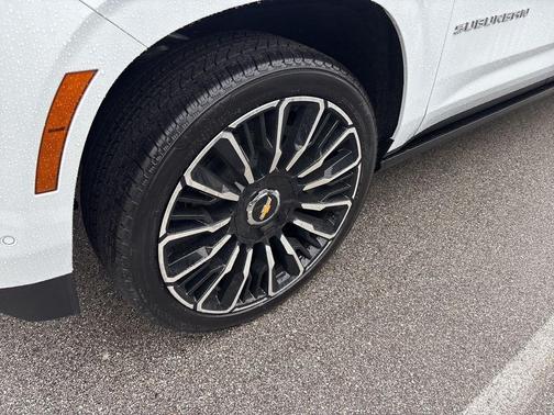 Polar White Tricoat 2026 Chevrolet Suburban High Country, 4WD