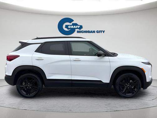 Summit White 2026 Chevrolet Trailblazer LT