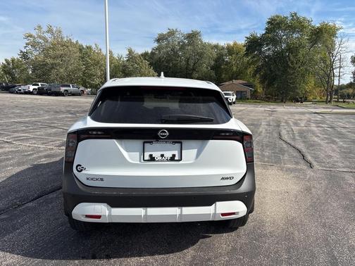 2025 Nissan Kicks SV