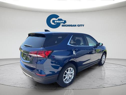 Blue Glow Metallic 2022 Chevrolet Equinox 1LT