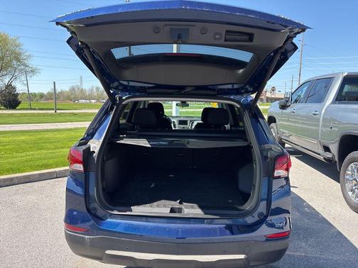 Blue Glow Metallic 2022 Chevrolet Equinox 1LT