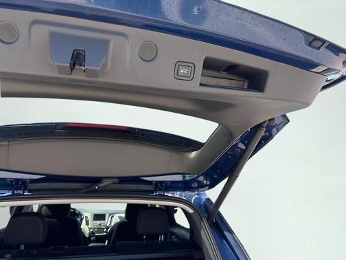 Blue Glow Metallic 2022 Chevrolet Equinox 1LT