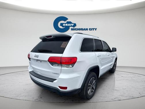 Bright White Clearcoat 2018 Jeep Grand Cherokee Laredo E