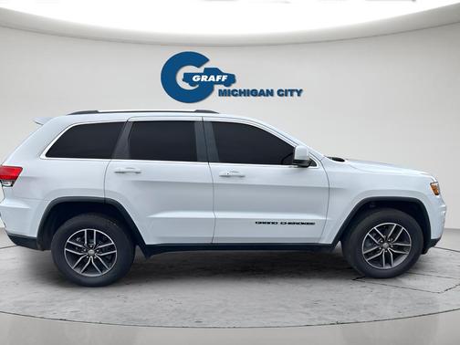 Bright White Clearcoat 2018 Jeep Grand Cherokee Laredo E