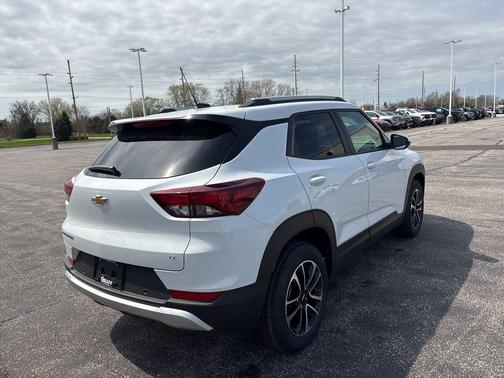 Summit White 2026 Chevrolet Trailblazer LT