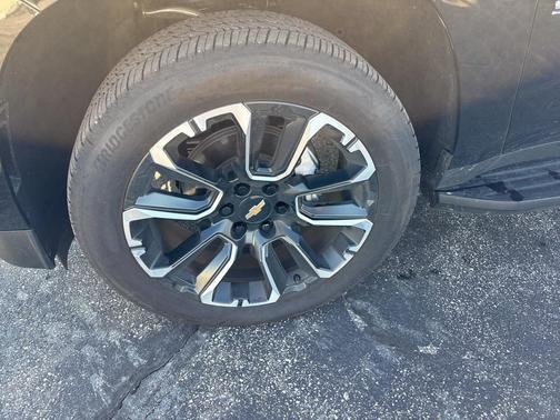 2025 Chevrolet Suburban 4WD High Country