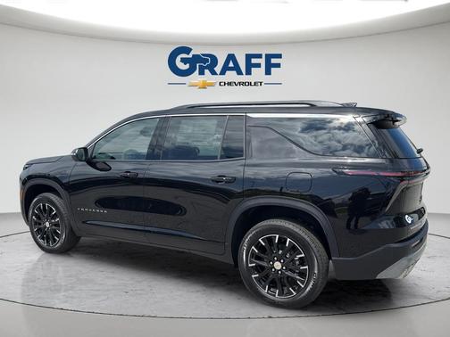 Mosaic Black Metallic 2026 Chevrolet Traverse LT