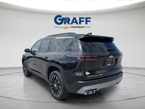 Mosaic Black Metallic 2026 Chevrolet Traverse LT
