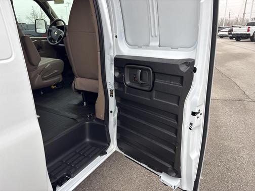 2025 Chevrolet Express 2500 RWD 2500 Regular Wheelbase WT